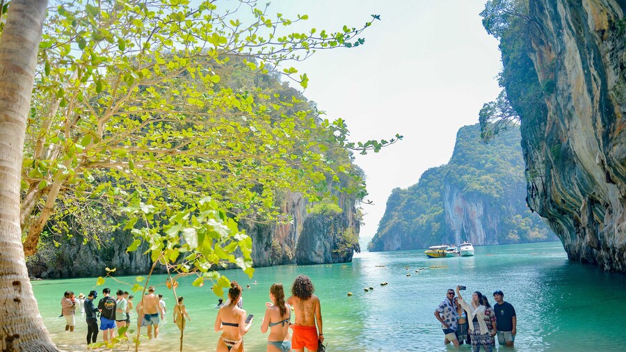 Snorkeling Tour to Hong Islands by Longtail Boat From Krabi