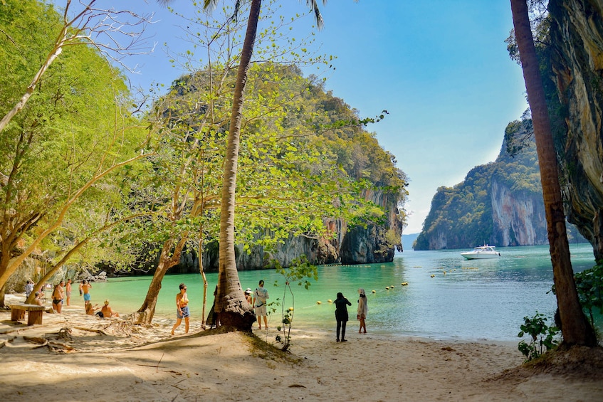 Snorkeling Tour to Hong Islands by Longtail Boat From Krabi