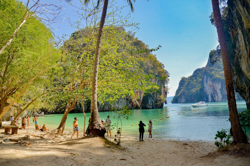 Snorkeling Tour to Hong Islands by Longtail Boat From Krabi