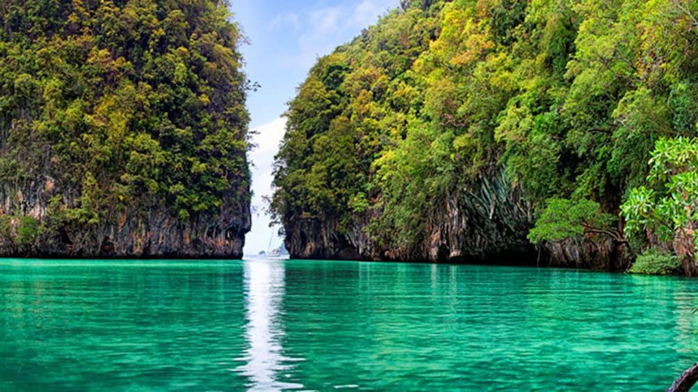 Snorkeling Tour to Hong Islands by Longtail Boat From Krabi