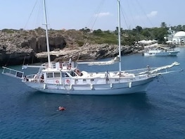 Relaxing sea cruise