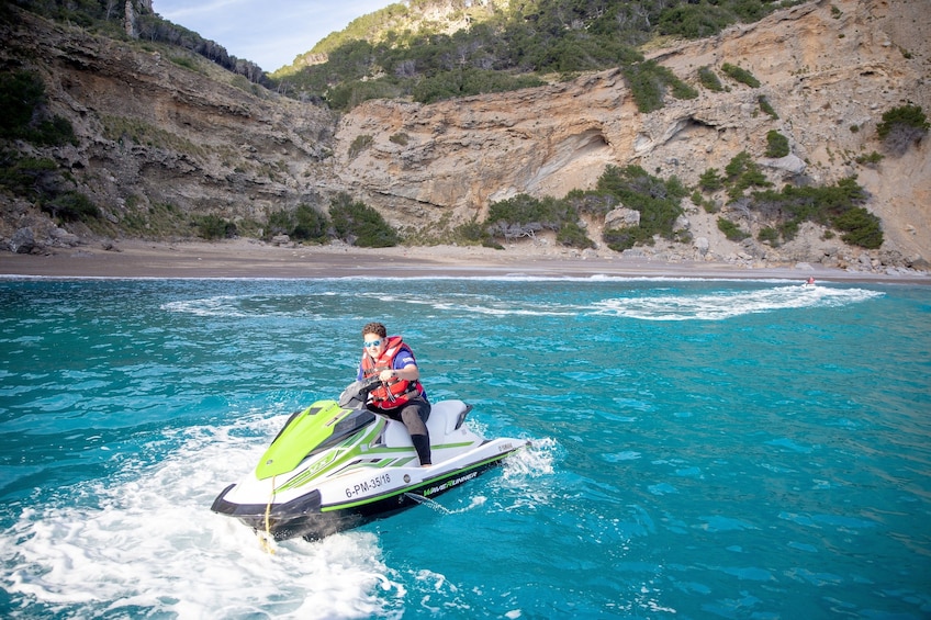 Man jetskis in Alcúdia Bay