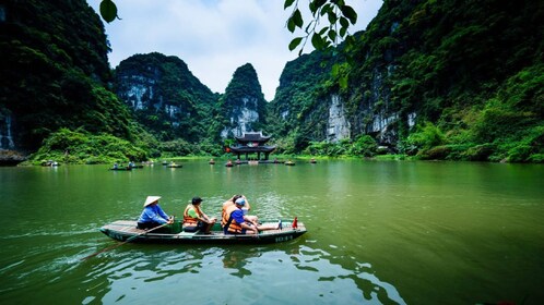 Ganztägig Trang An Komplex & Bai Dinh Pagode von Hanoi aus