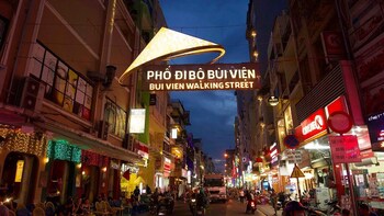 Experience Sai Gon Nightlife and Food Taste Tour by Scooter
