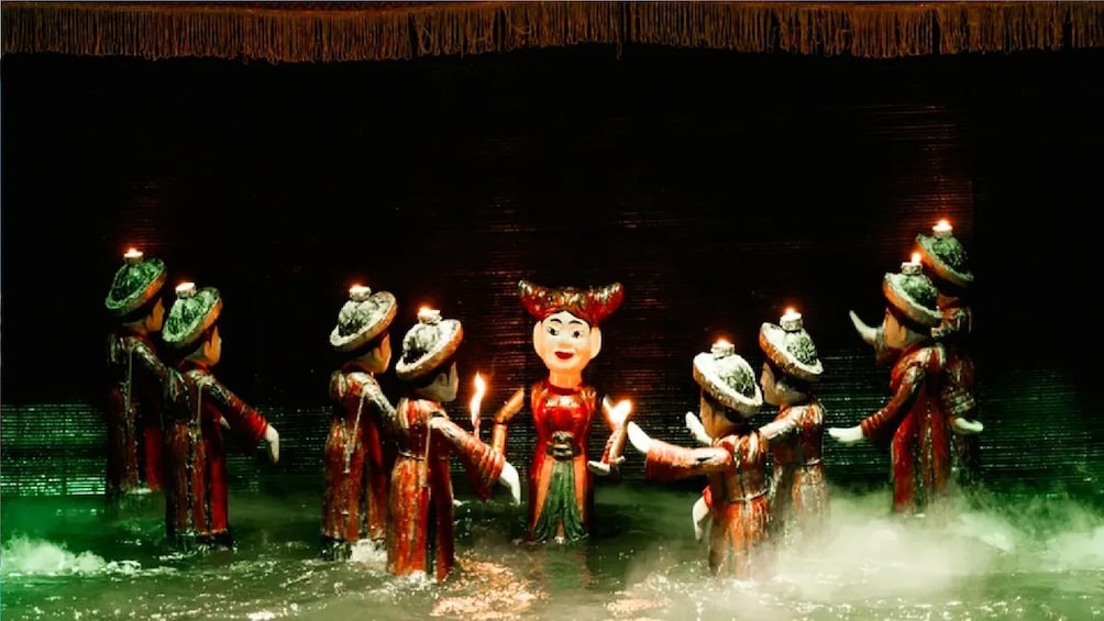 Cyclo, Water Puppetry, and Dinner Cruise Tour From Sai Gon