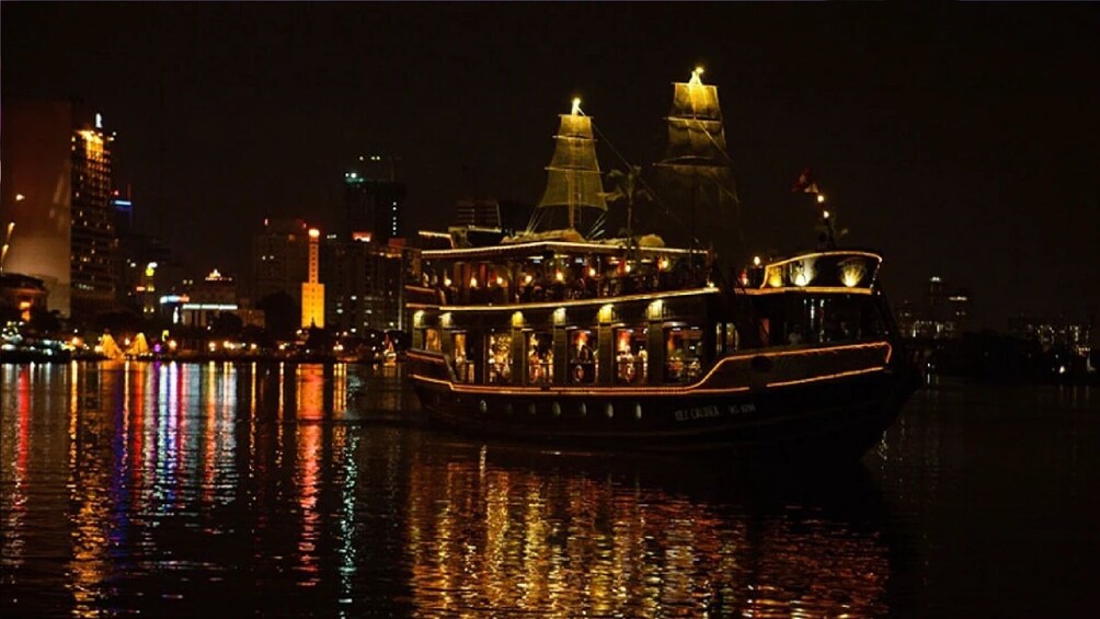 Cyclo, Water Puppetry, and Dinner Cruise Tour From Sai Gon