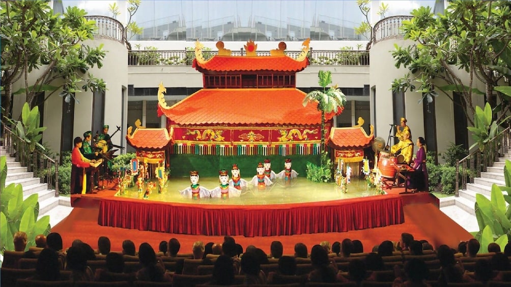Cyclo, Water Puppetry, and Dinner Cruise Tour From Sai Gon