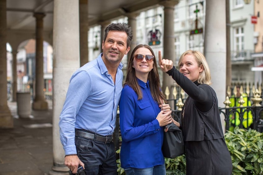 Tour guide and couple visiting Oxford