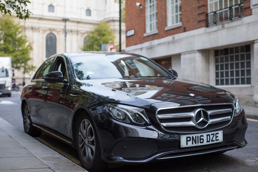 Private chauffeur driven tour vehicle in Oxford 