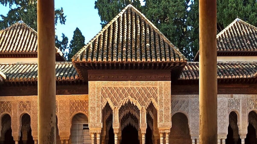 Granada: Alhambra and Nasrid Palace Guided Tour