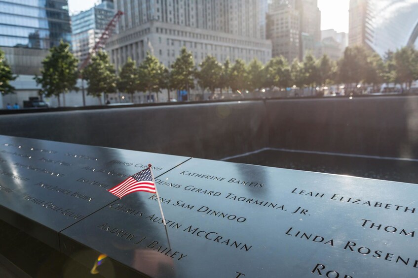 See 30 Top New York Sights! Walking Tour : Fun Local Guide!