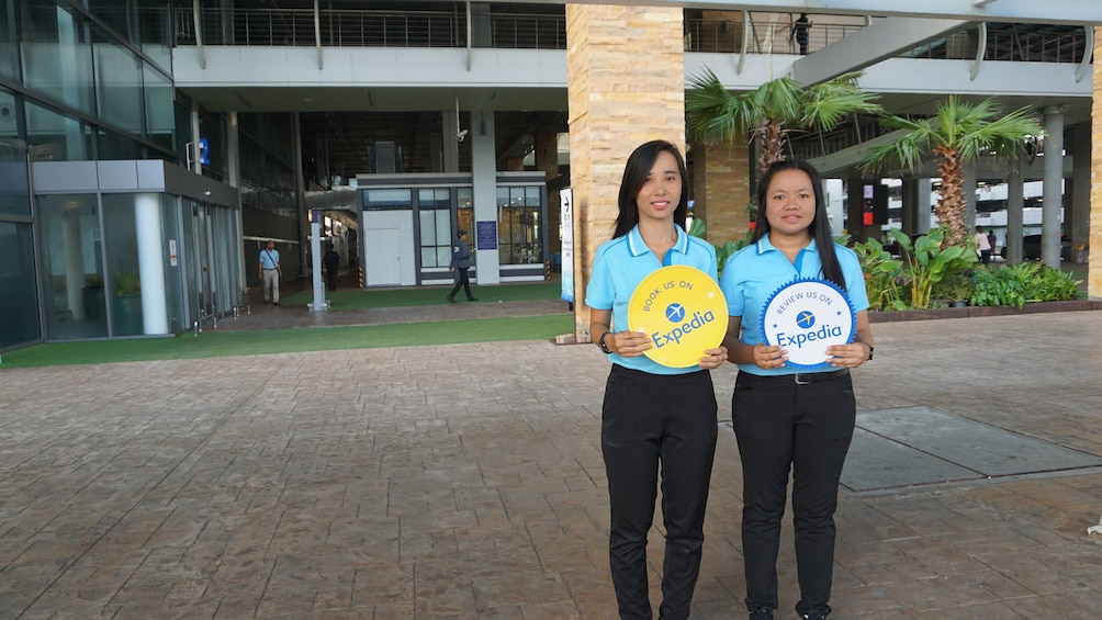 Private Tour: Mini Bus Rental with Guide/Driver