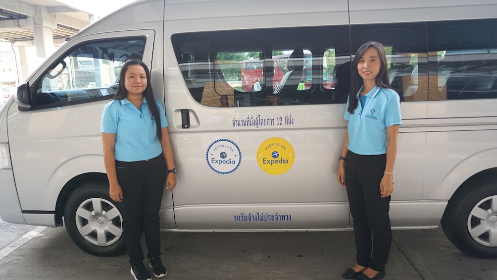 Private Tour: Mini Bus Rental with Guide/Driver