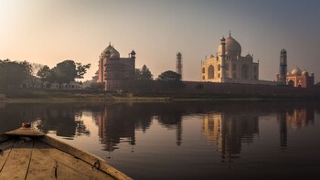 2 Days Taj Mahal Tour With Fatehpur Sikri From Ahmadabad