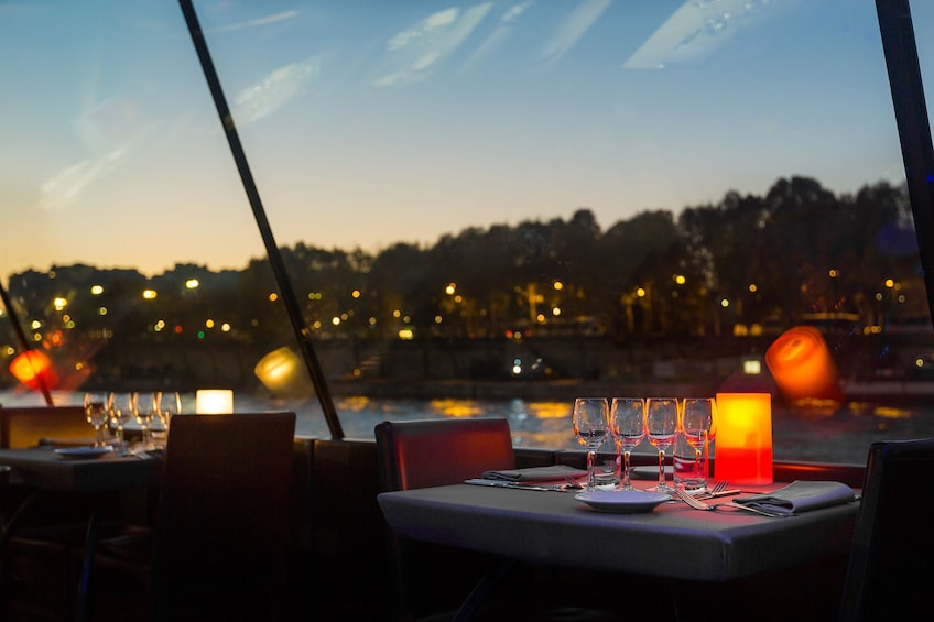Table view of the Bateaux Parisiens Dinner Cruise 