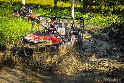 蓬塔卡納的叢林越野車和極限滑索冒險