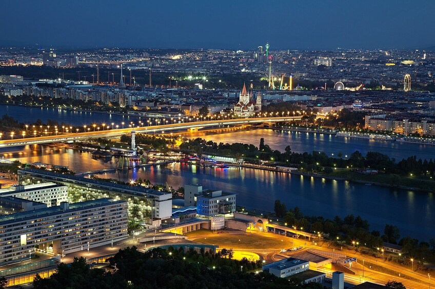 Panorama Tour in Vienna by night