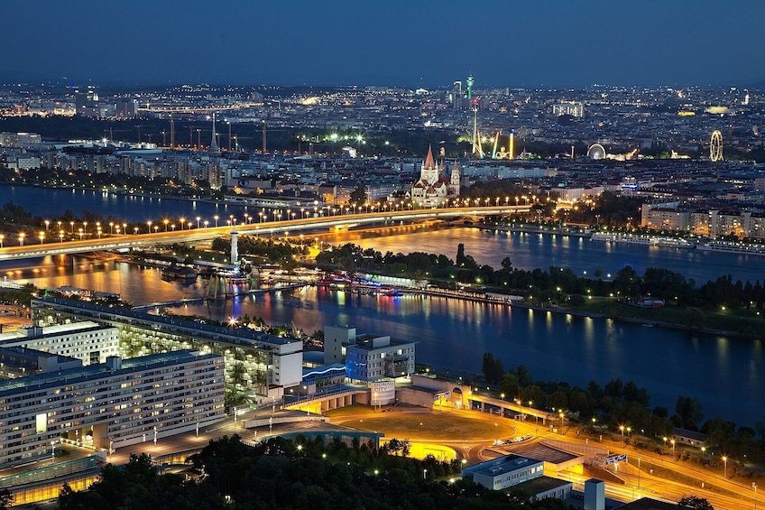 Panorama Tour in Vienna by night