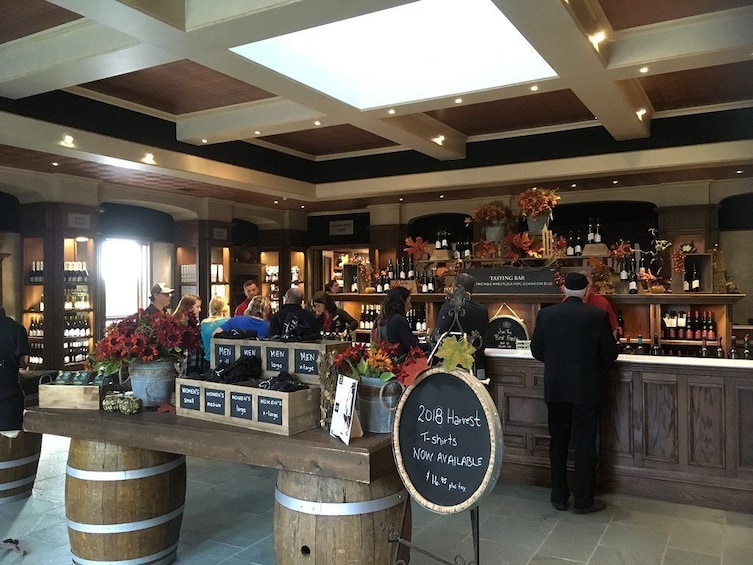 Niagara On The Lake Lunch Wine Tour In Classic London Taxi