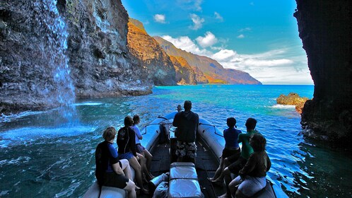 Aventura de 4 horas en balsa y snorkel en la costa de Na Pali