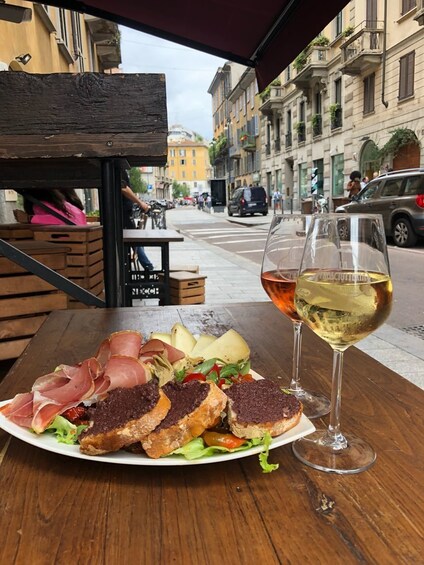 Milan sunset bike tour + Aperitivo included!