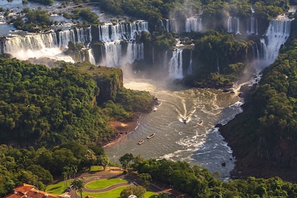 Argentinische Wasserfälle + Bootstour Gran Aventura – alle Tickets inklusiv...