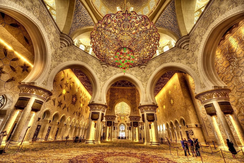 Private Trip to Sheikh Zayed Mosque and Louvre Museum