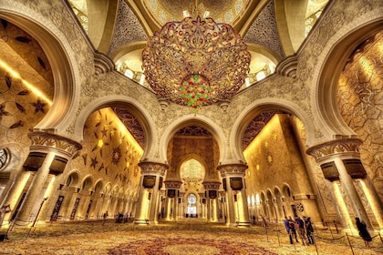 Private Trip to Sheikh Zayed Mosque and Louvre Museum