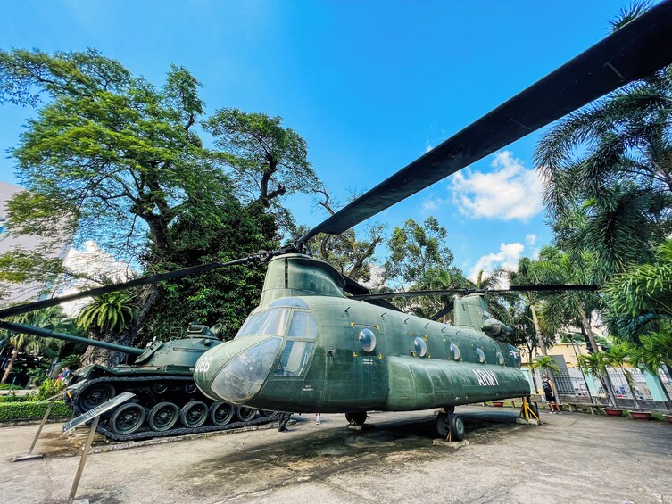 Full-day tour Ho Chi Minh City Historical & Cu Chi Tunnels