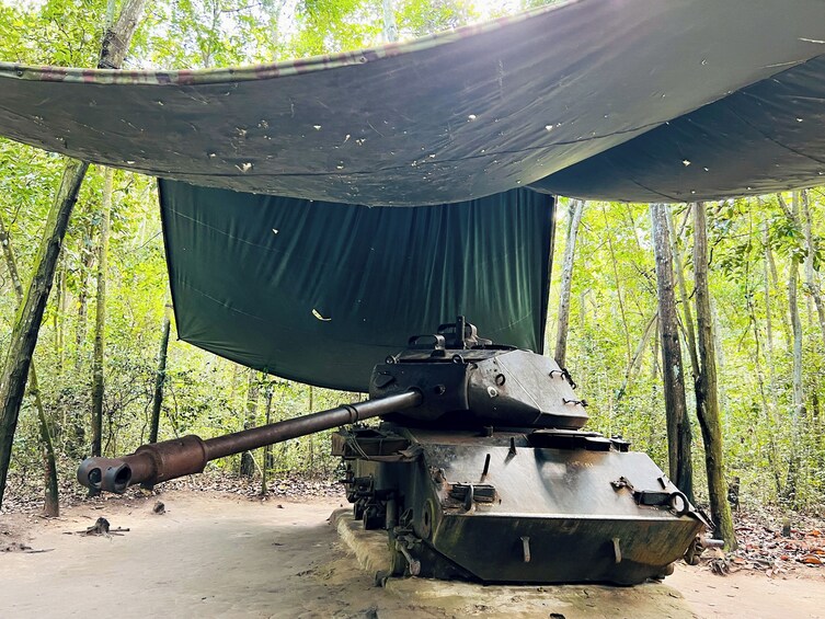Full-day tour Ho Chi Minh City Historical & Cu Chi Tunnels