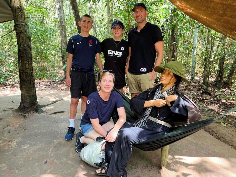 Full-day tour Ho Chi Minh City Historical & Cu Chi Tunnels