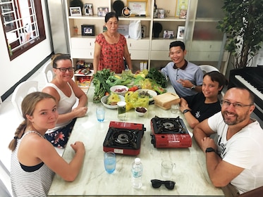 Halvdagslektion i matlagning i Hoi An med en lokal familj