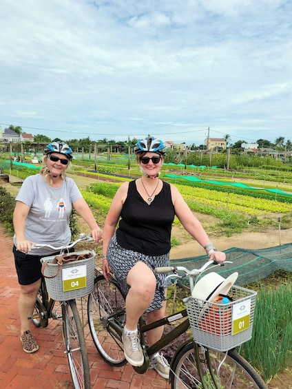 Half-Day Foodie Tour By Bicycle & Visit Tra Que Village