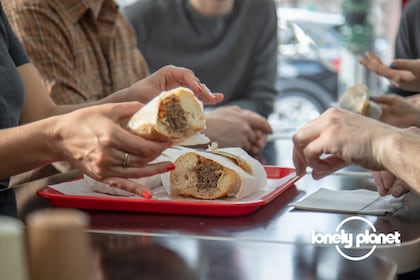 Petualangan Kuliner Chicago yang Bersejarah dengan Pemandu Lokal