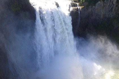 Private Cascade Mountains and Waterfalls Tour from Seattle