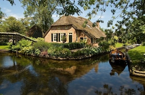 Private day tour to Giethoorn and The Enclosing Dike
