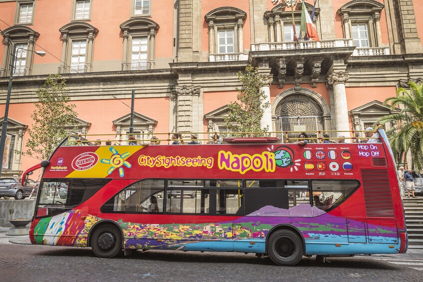 Hop On Hop Off tour bus in Naples