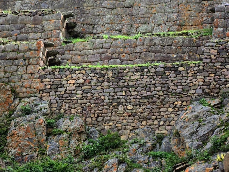 Sacred Valley Full-Day Tour with lunch under Chicón mountain