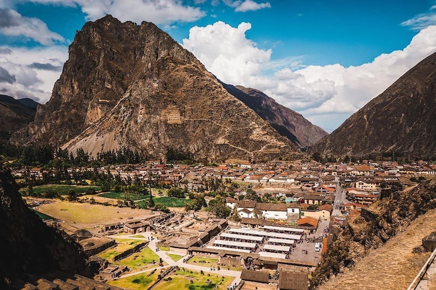 Sacred Valley Full-Day Tour with lunch under Chicón mountain