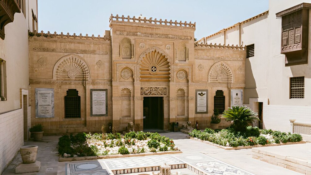 Private Guided Trip To Giza Pyramids, Citadel, Old Cairo with Lunch