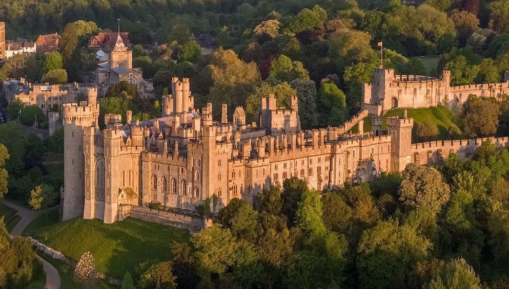 Brighton / Arundel Castle & Petworth House for 1-4 traveller