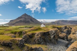Private Snaefellsnes and Kirkjufell Mountain Jeep Tour