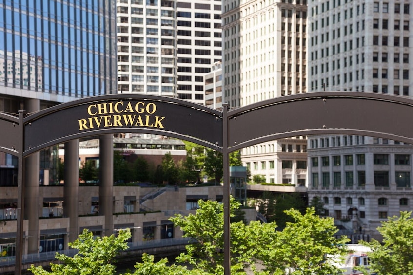 Chicago: Riverwalk Self-Guided Walking Tour