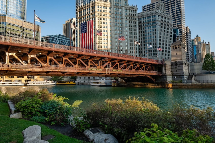 Chicago: Riverwalk Self-Guided Walking Tour