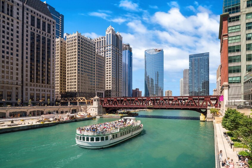 Chicago Riverwalk & History Self-Guided Walking Tour