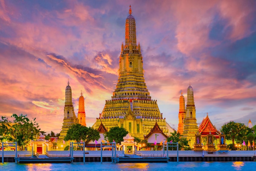Bangkok’s Wat Arun (Temple of Dawn) Self-Guided Walking Audio Tour
