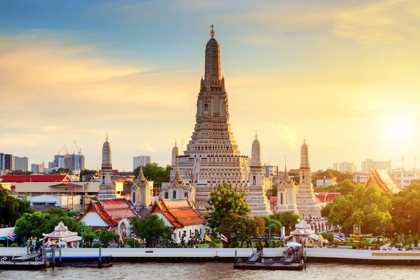 Bangkok: Wat Arun Self-Guided Audio Tour