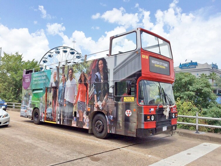 Houston City Hop On Hop Off Tour & Aquarium All Day Pass