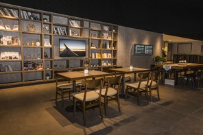 Library Lounge by Aerotel (Guangzhou)