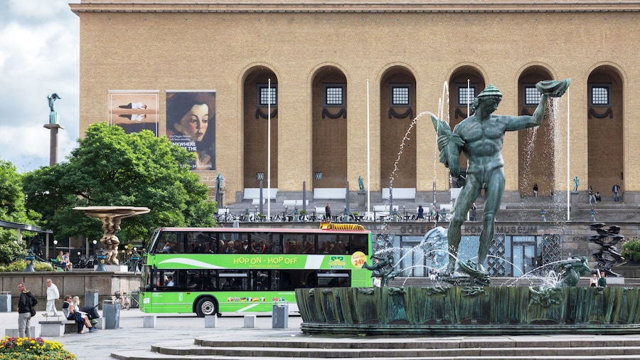 Hop-on hop-off bus tour in Gothenburg